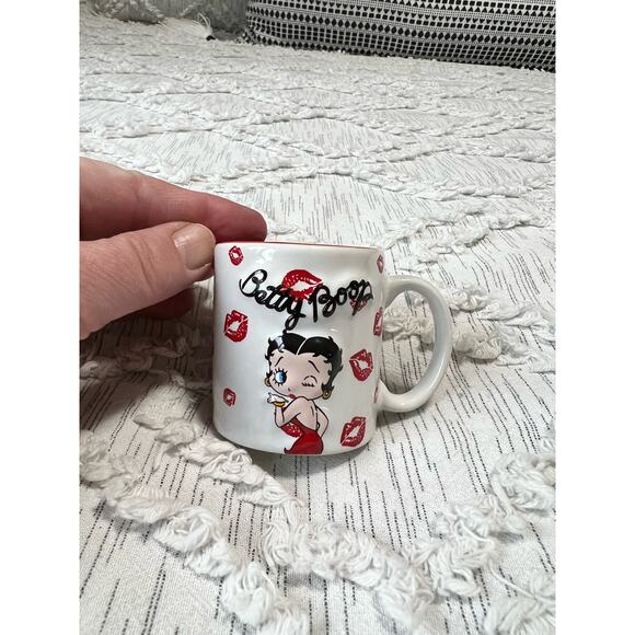 Universal Studios Exclusive Betty Boop Hottie Shot Espresso Cup - Picture 2 of 5